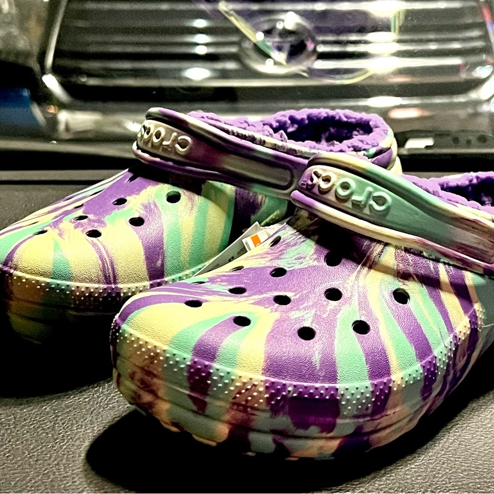 New kids Crocs fuzz line